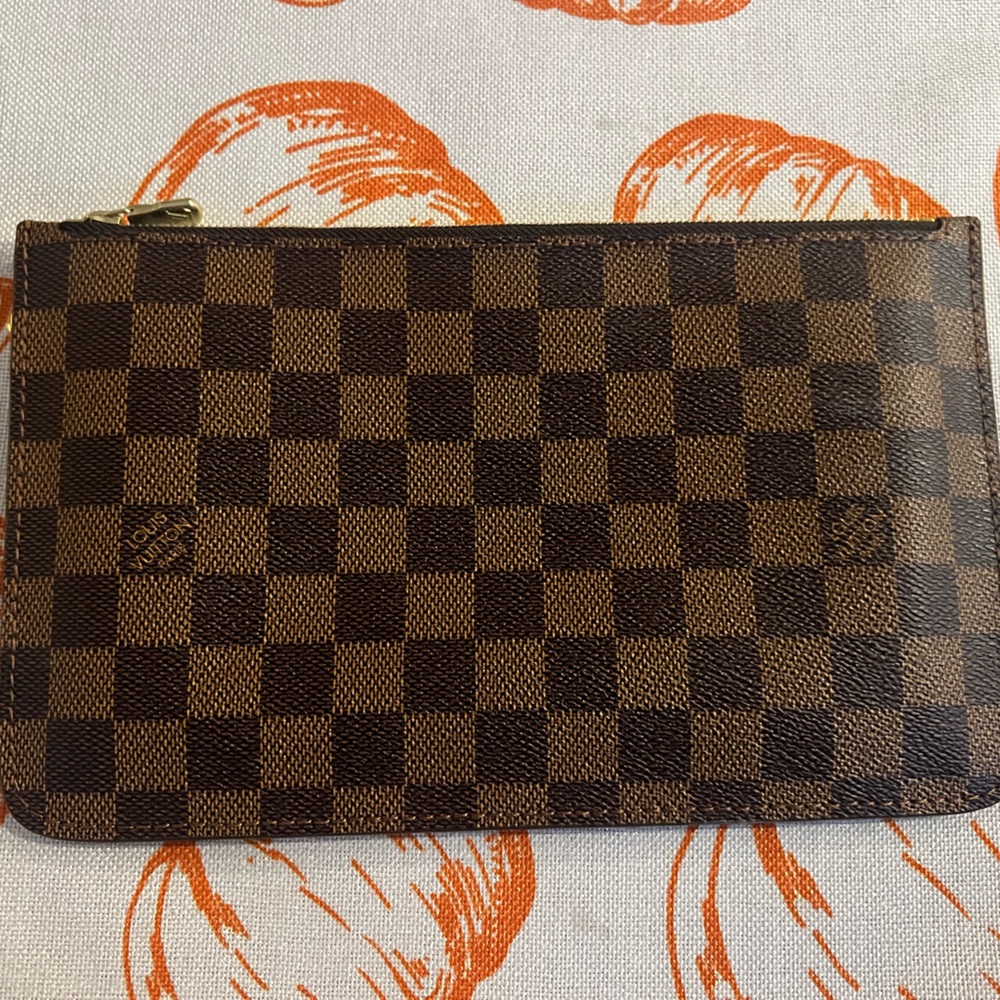 Louis Vuitton Pouch (from Neverfull)! Almost brand new condition